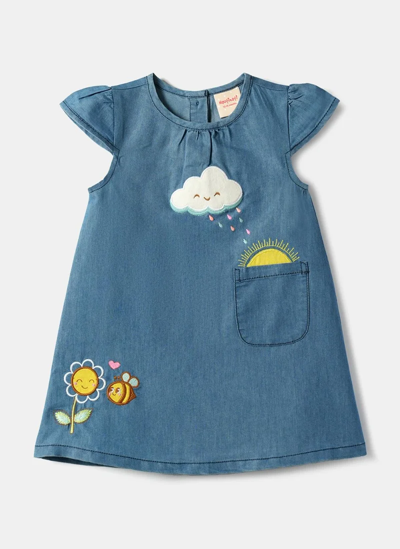 نوتيناتي فستان بناتي من قماش الدنيم بتطريز سحابي وشمس وزهور ونحلة ومطر